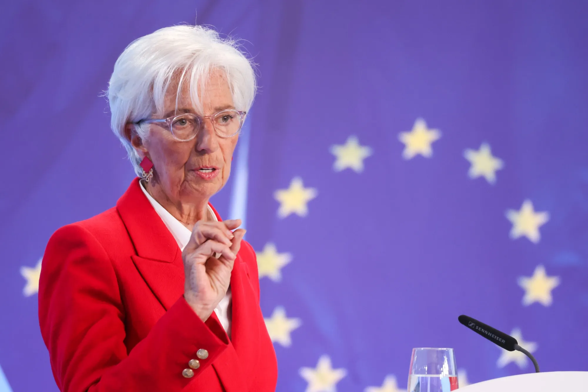 強圧的な貿易政策は長期的に通用せず－ラガルドECB総裁 - Bloomberg