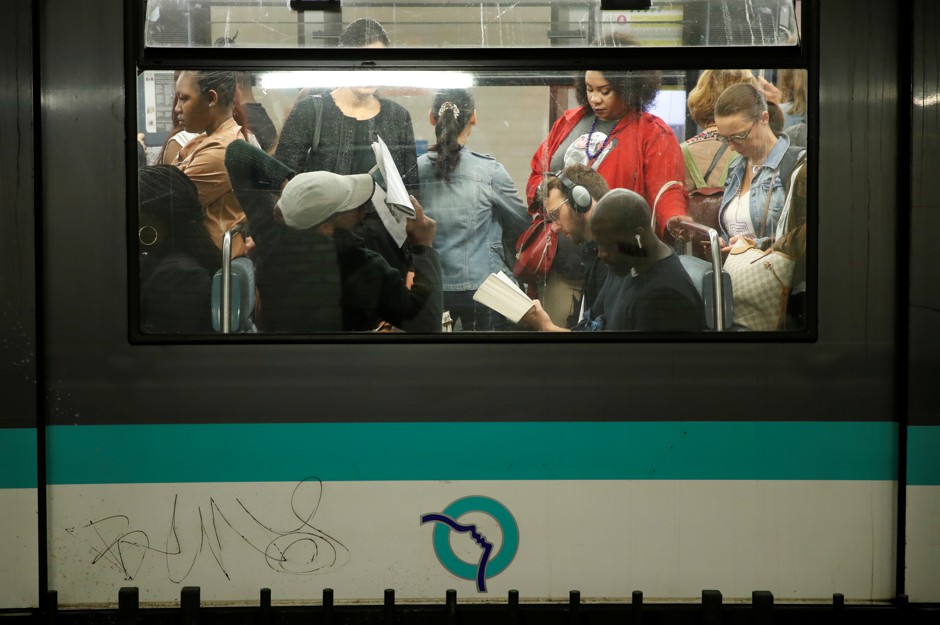 The Paris Metro's New Problem: a Ridership Boom - Bloomberg