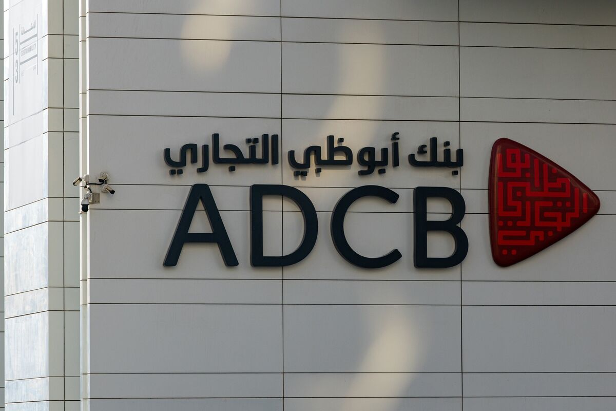 Hedge Fund Davidson Kempner Said to Buy Bad Debt from UAE Bank