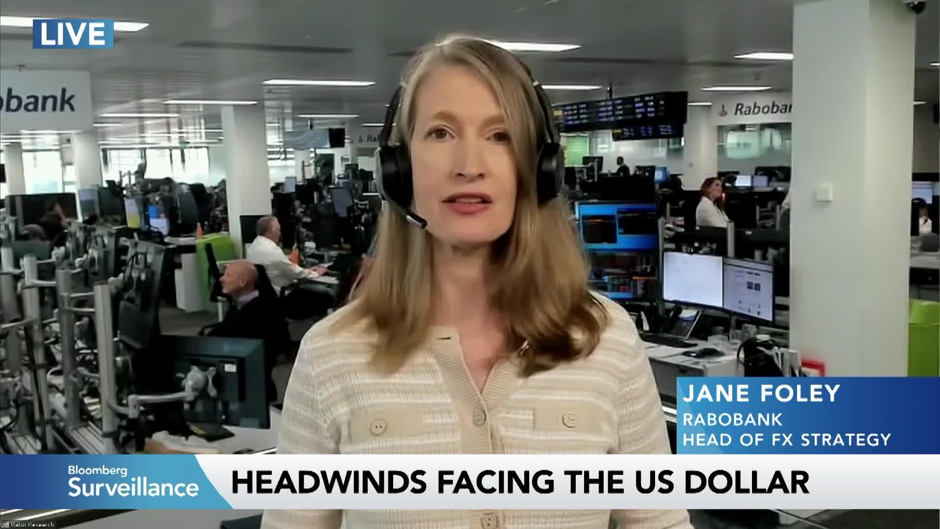 US Dollar Hits Three-Month Low Amid Economic Concerns