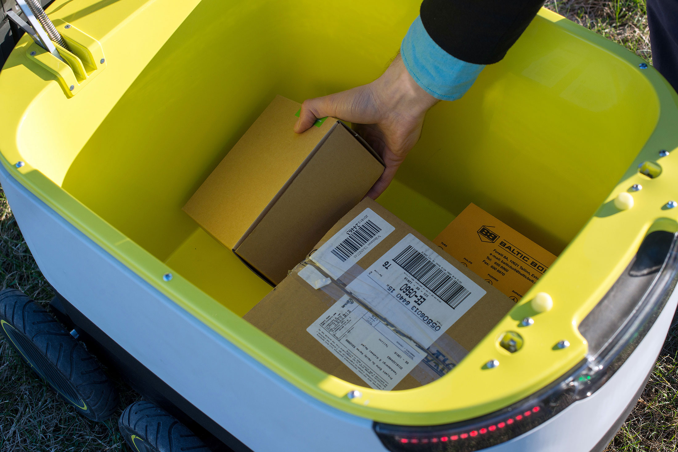 Autonomous Robots to Begin Delivering Food and Parcels in Europe - Bloomberg