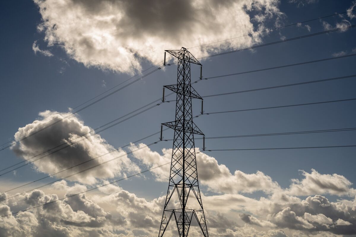 Irish Government Faces Decisions on Budget Surplus and Energy Costs
