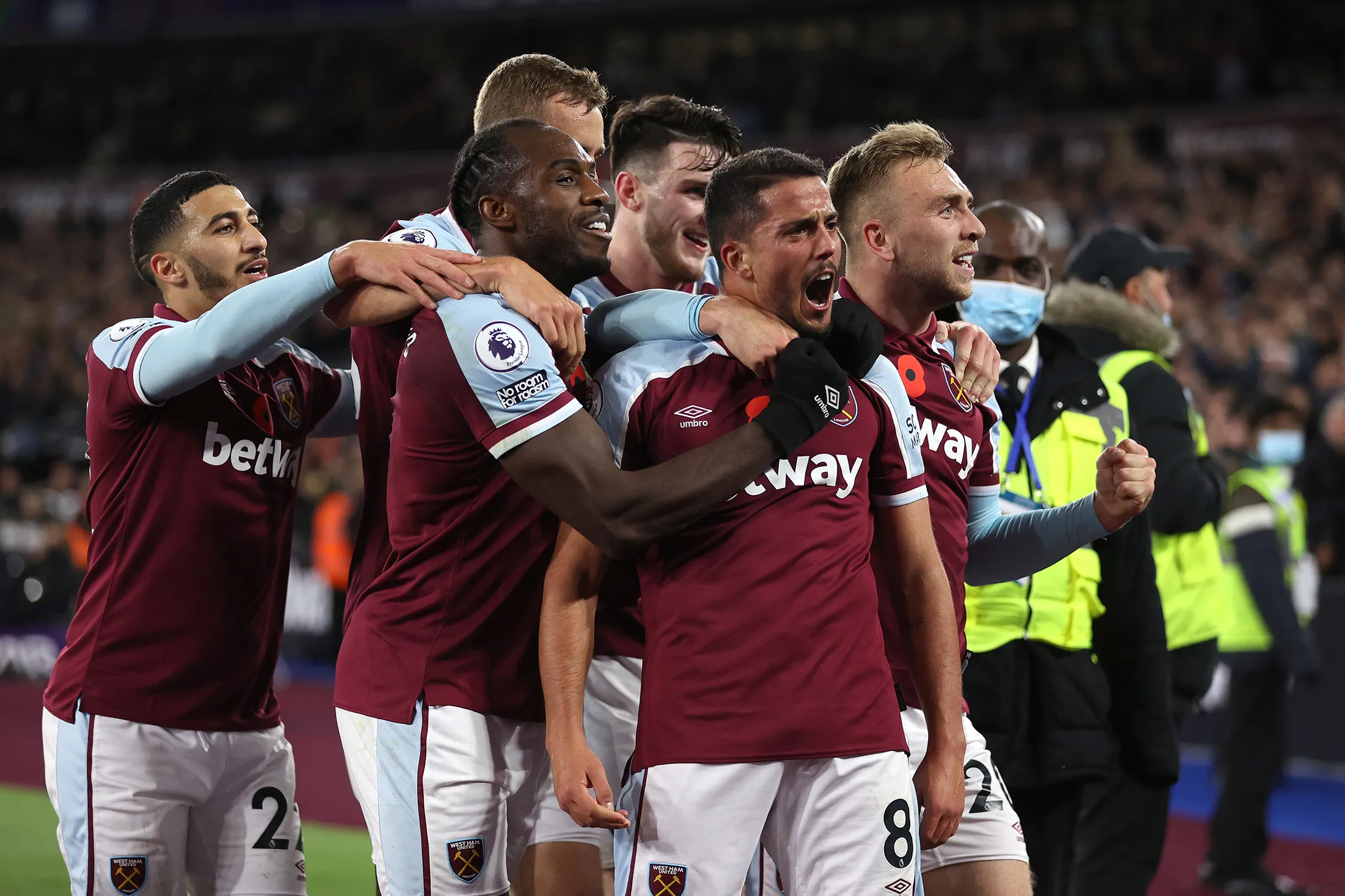 Pablo Fornals of West Ham United celebrates with teammates after scoring a&nbsp;second goal during the Premier League match between West Ham United and Liverpool at London Stadium on Nov. 7.