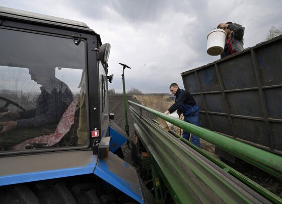 Ukraine’s Farmers Fight on the Front Line of Global Food Crisis