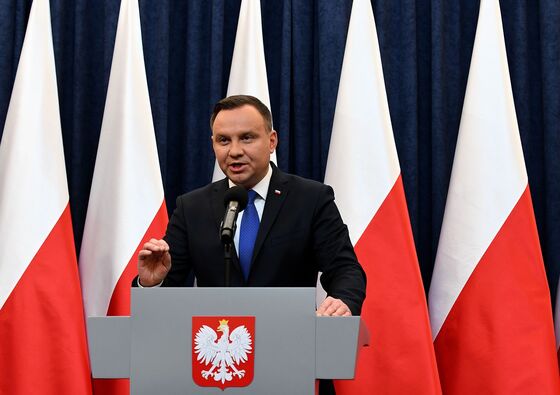 Poland Moves to Force Its First Election by Mail Amid Lockdown