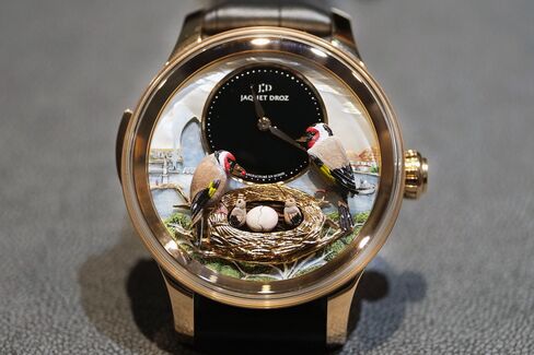 The birds stretch their wings, and the egg hatches when activated.