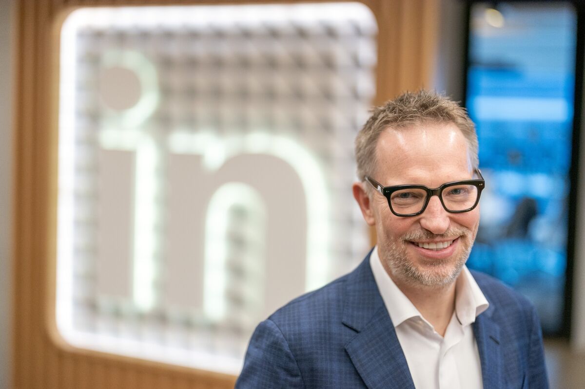 LinkedIn’s CEO Has Advice to Help AI-Proof Your Career