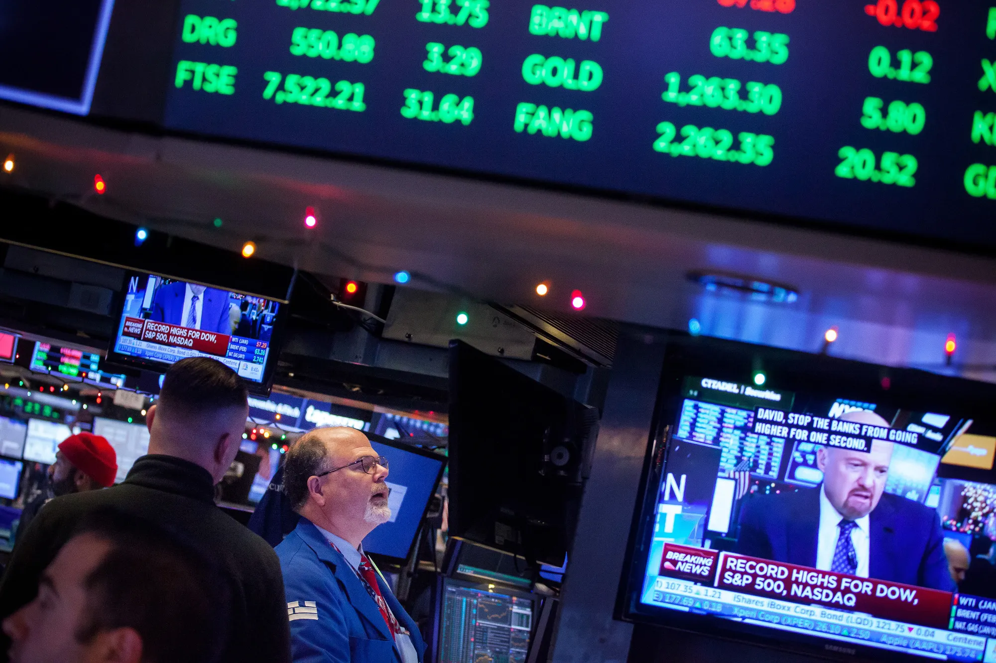 米国株・国債・商品】株は小幅高、国債は下落－金1300ドル接近 - Bloomberg