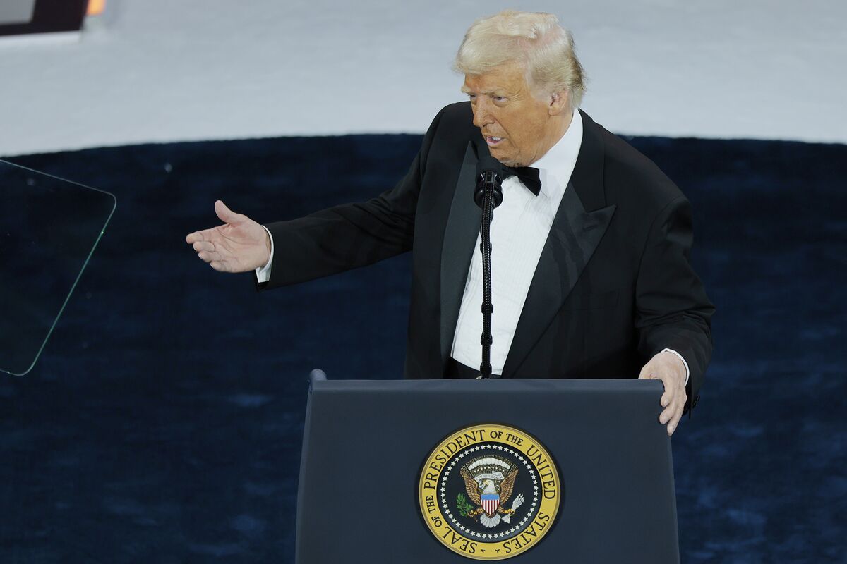 Trump Woos Political Donors as Tariff Worries Rattle Republicans