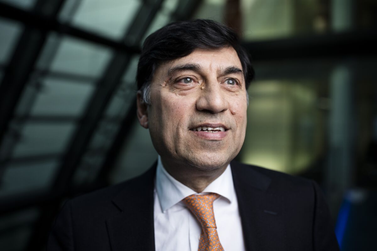 Reckitt Benckiser CEO Rakesh Kapoor to Leave With Job Half Done Bloomberg
