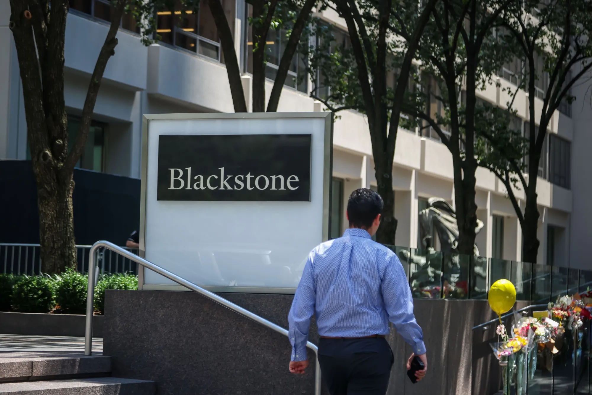 A memorial outside the Blackstone headquarters&nbsp;in New York on&nbsp;July 30.