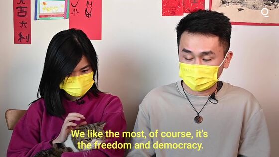 Hong Kong Migrants Find U.K. Is a World Turned Upside-Down