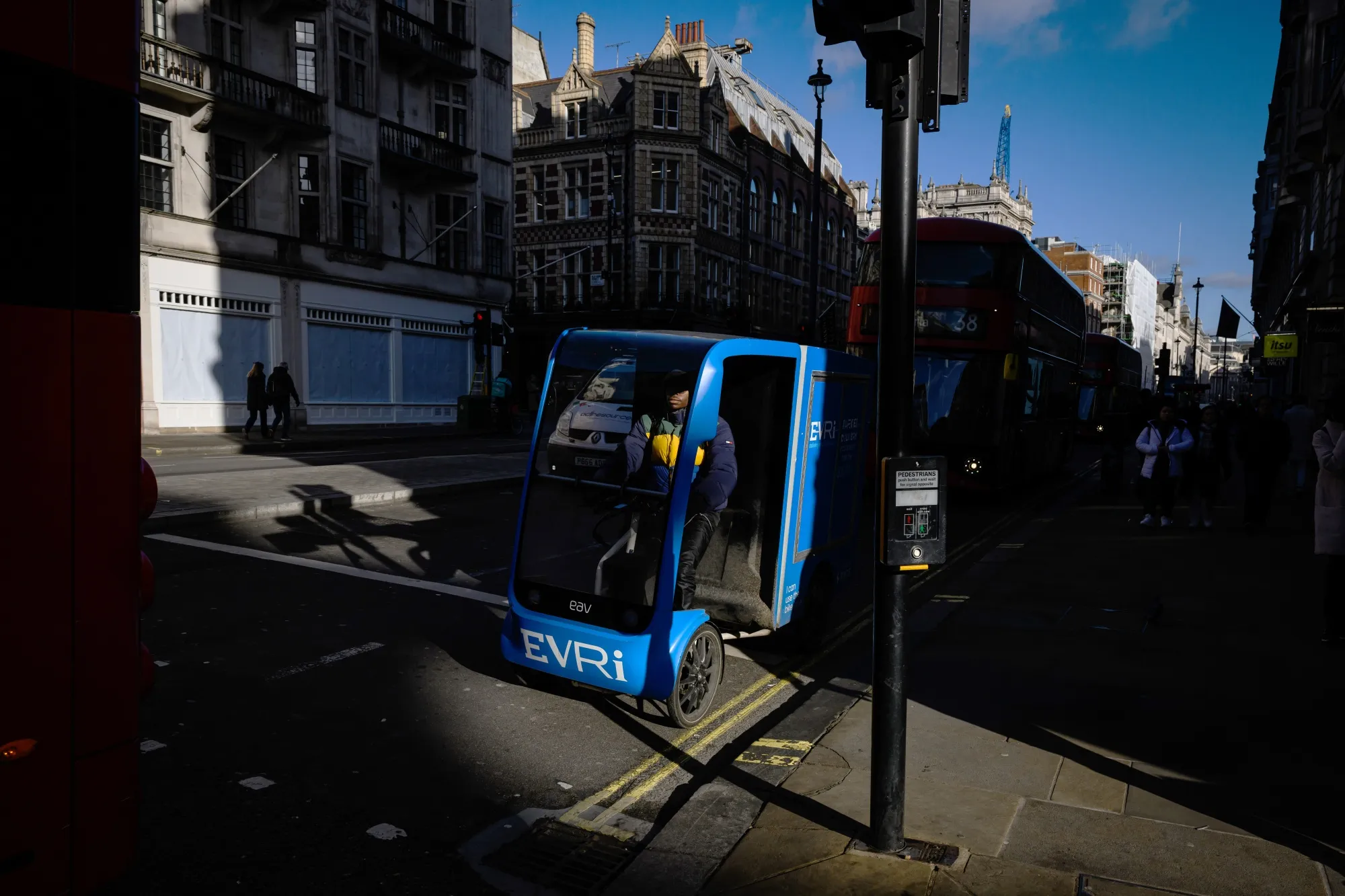 An&nbsp;Evri&nbsp;last-mile cycle courier.