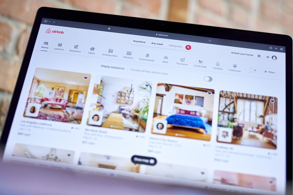Airbnb Gives Weak Outlook, Citing Softness in US Travel Demand