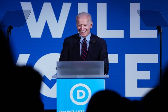 Biden Leads Among Iowa Voters as Candidates Flock to State