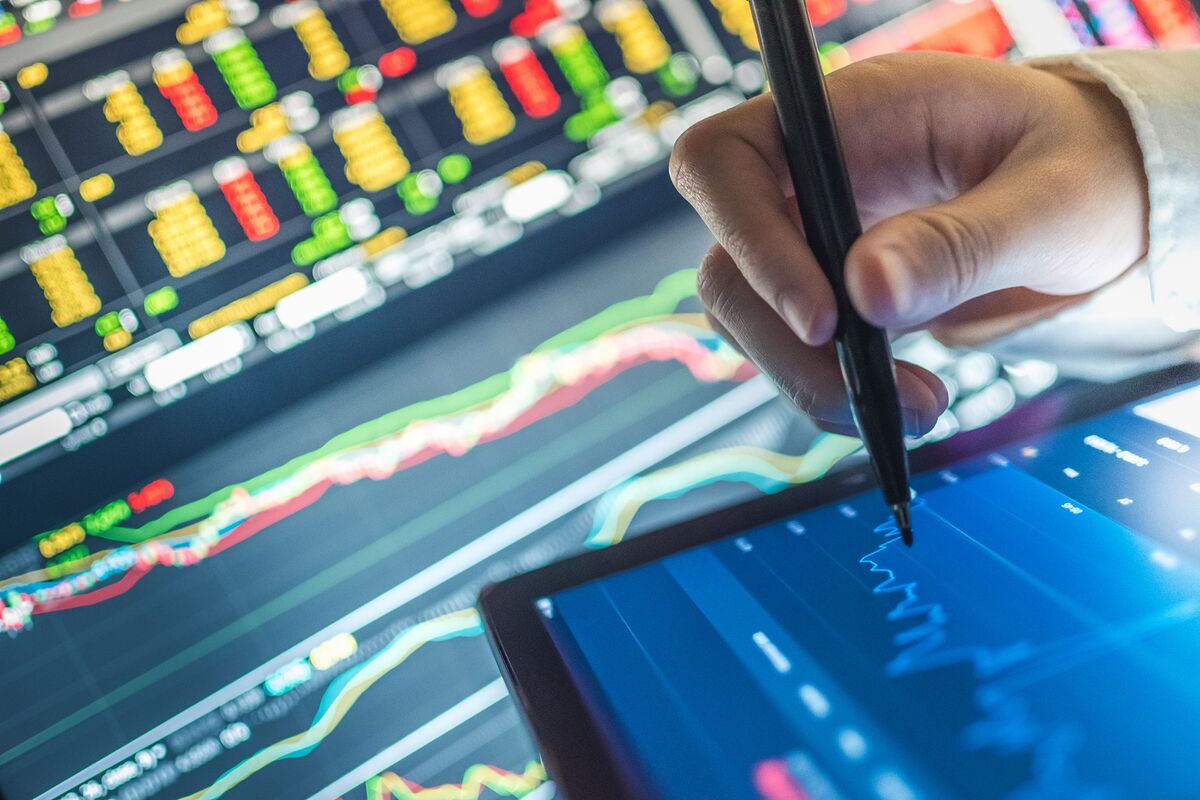 Oaktree-Backed Commodities Trader in Talks to Sell Minority Stake