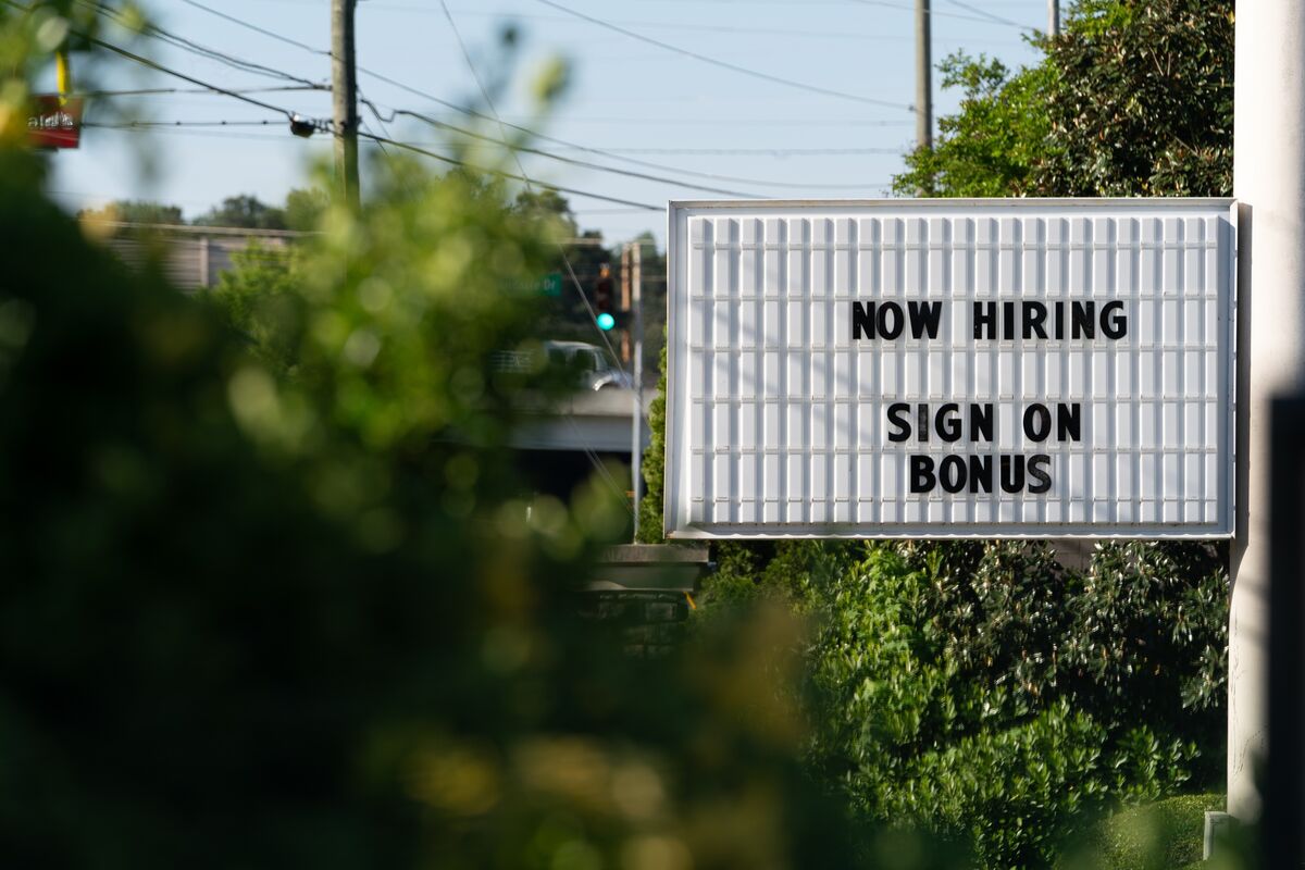 US Job Openings Fall More Than Forecast to 9.59 Million in March