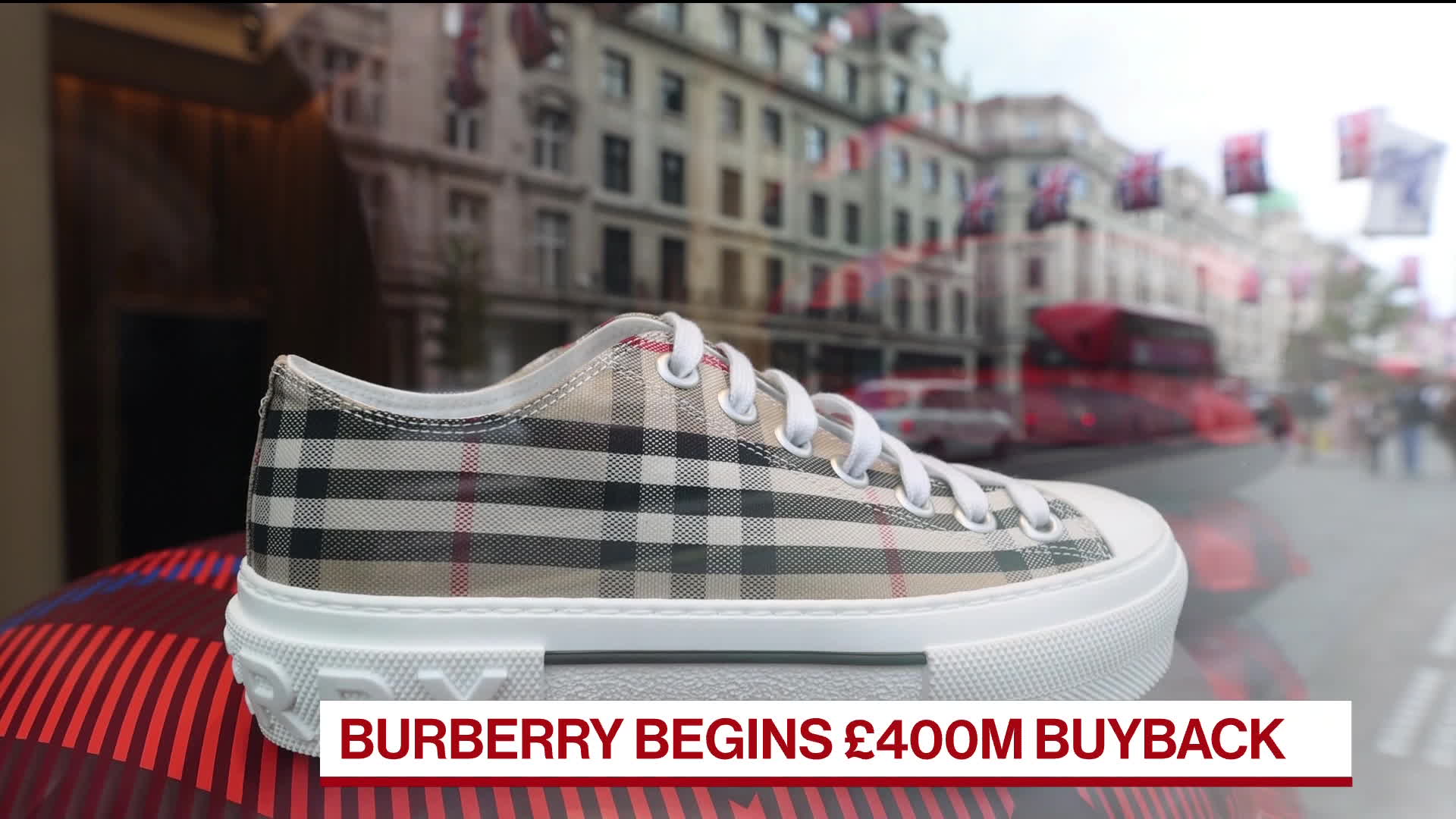 Burberry bets on AR to boost handbag sales
