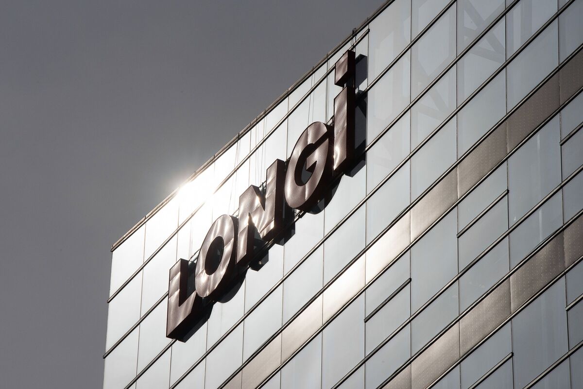 Top Solar Firm Longi Plans Thousands of Job Cuts on Glut - Bloomberg
