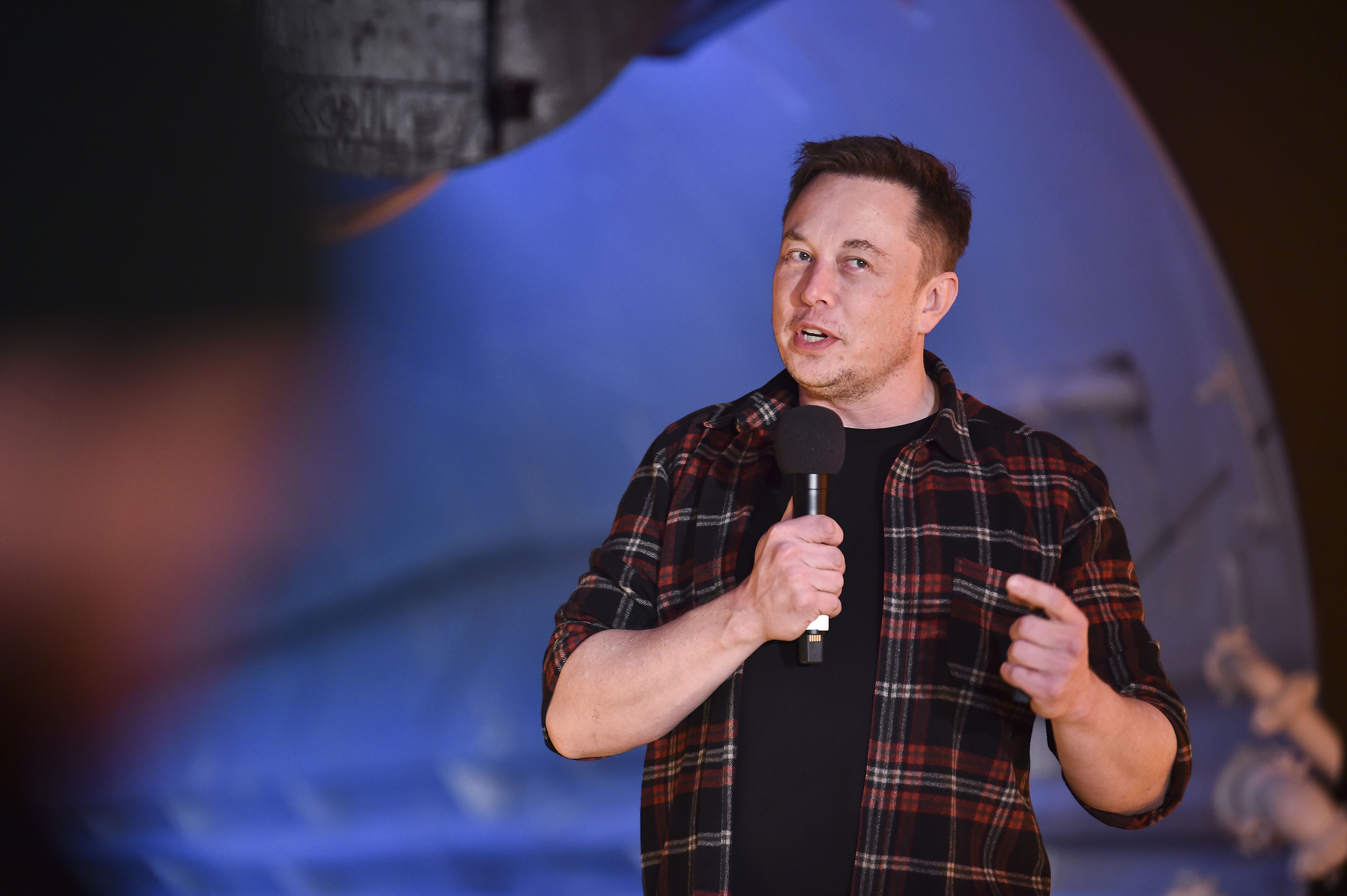 Elon Musk shows off Boring Company's Las Vegas loop station in rendering -  CNET