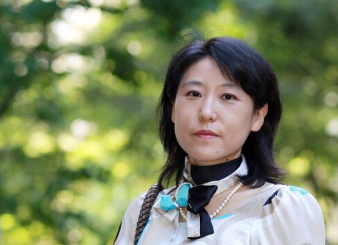 Devil Wife Leads Struggle to Balance Motherhood and Work