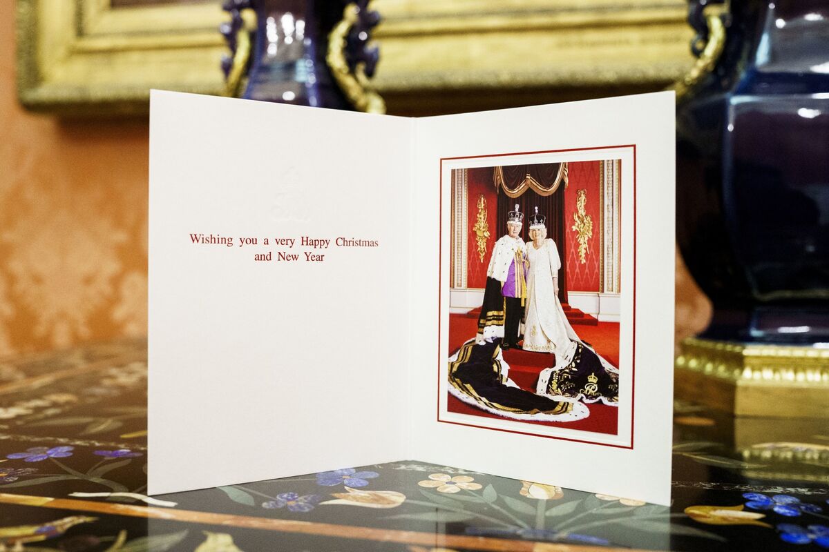 King Chooses Coronation Christmas Card But Family Photo for William and Kate