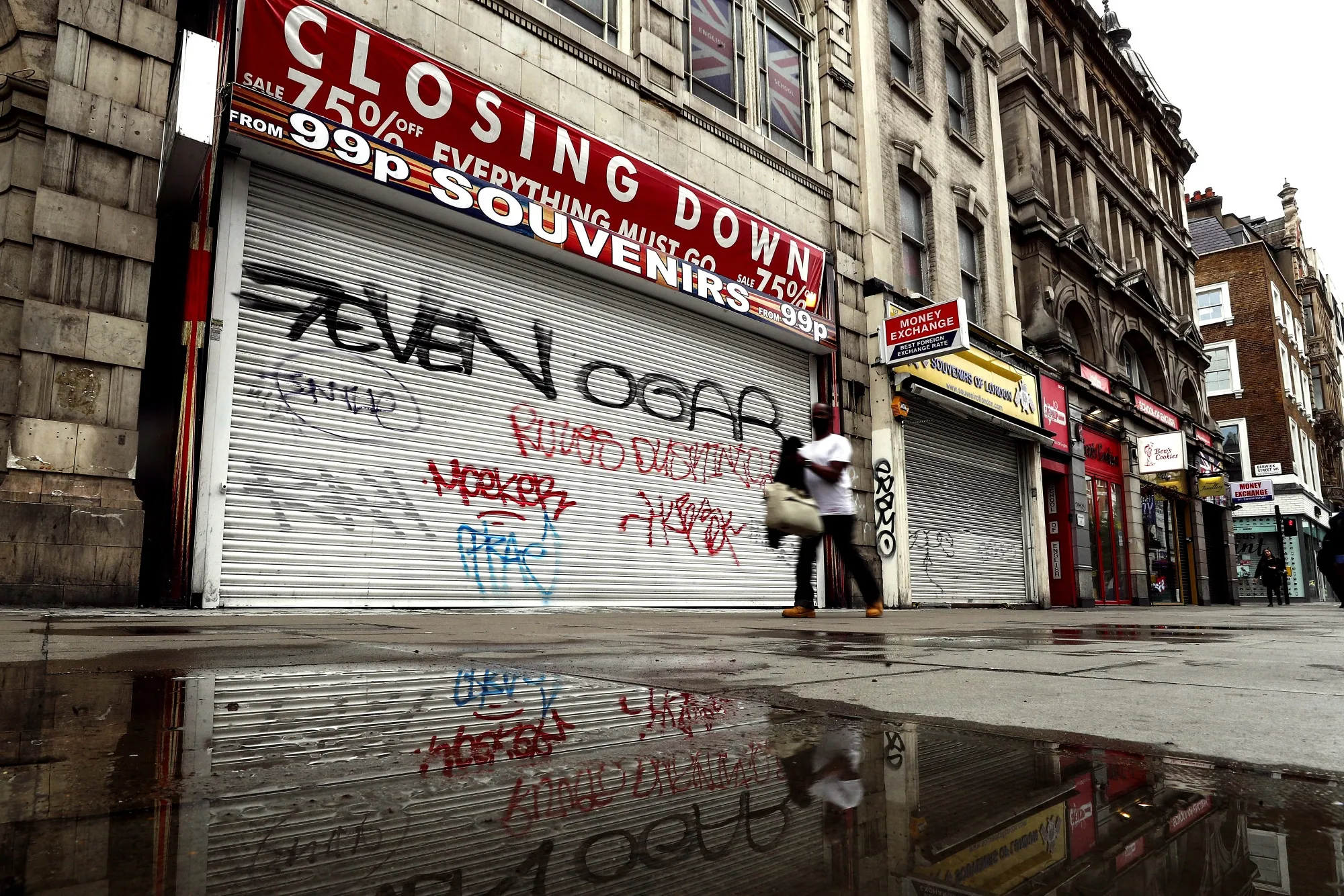 British Retail Sales Bounce Masks a More Somber Outlook