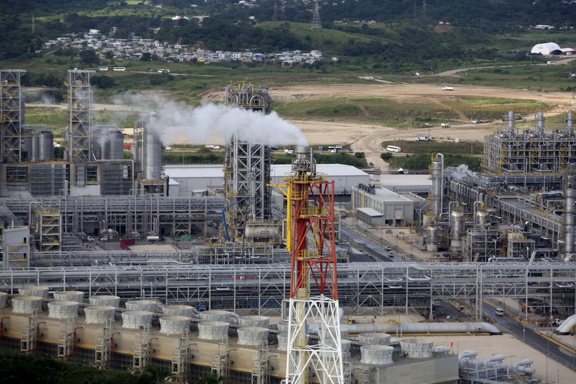 Foto de archivo de 2015 muestra una planta de etileno y polietileno de Braskem Idesa, en Coatzacoalcos, México.