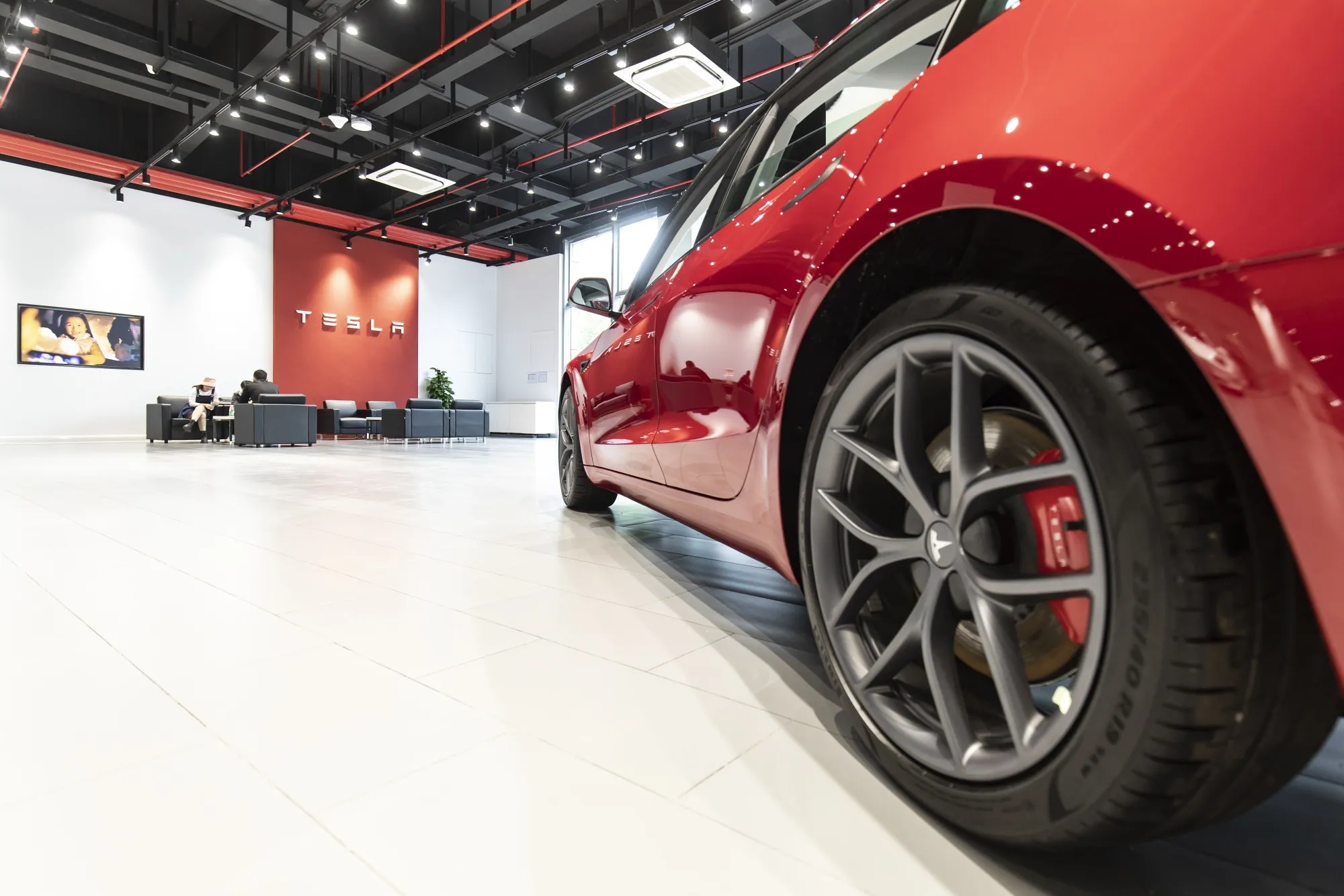 A Tesla &nbsp;electric&nbsp;showroom in Shanghai.