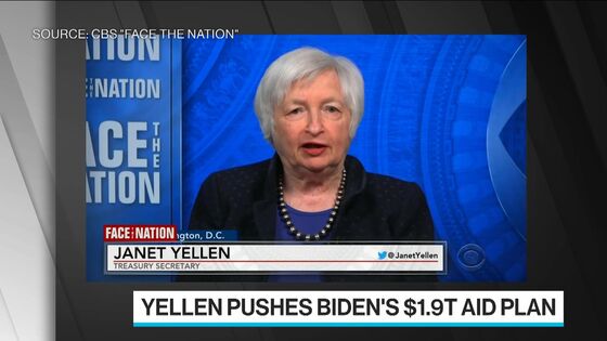 Yellen, Summers Spar About Overheating Risk in Stimulus Plan
