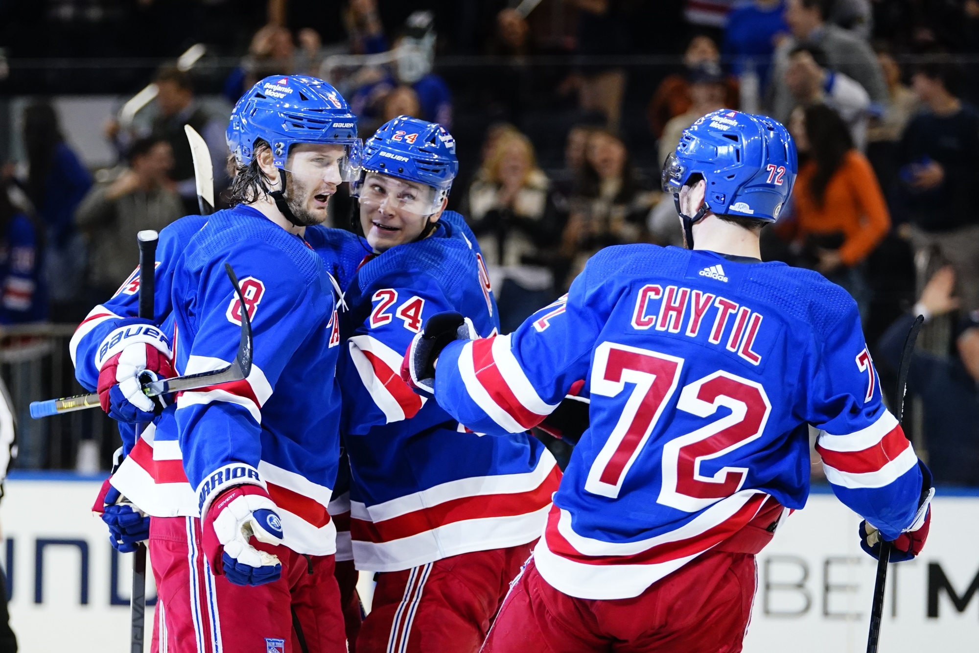 Rangers Score 3 In 3rd To Stop Hurricanes' Win Streak At 11 - Bloomberg