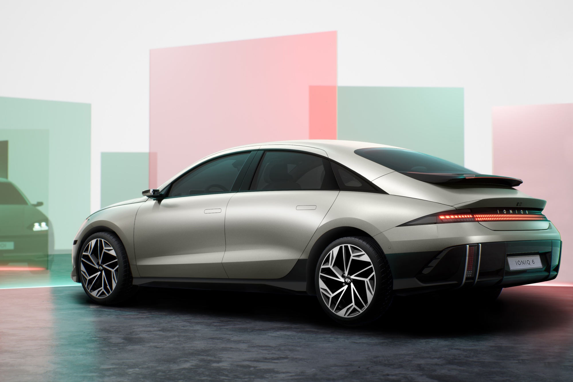 etiket Verbaasd biologie Hyundai Unveils Electric Ioniq 6 in EV Push to Challenge Tesla, GM -  Bloomberg