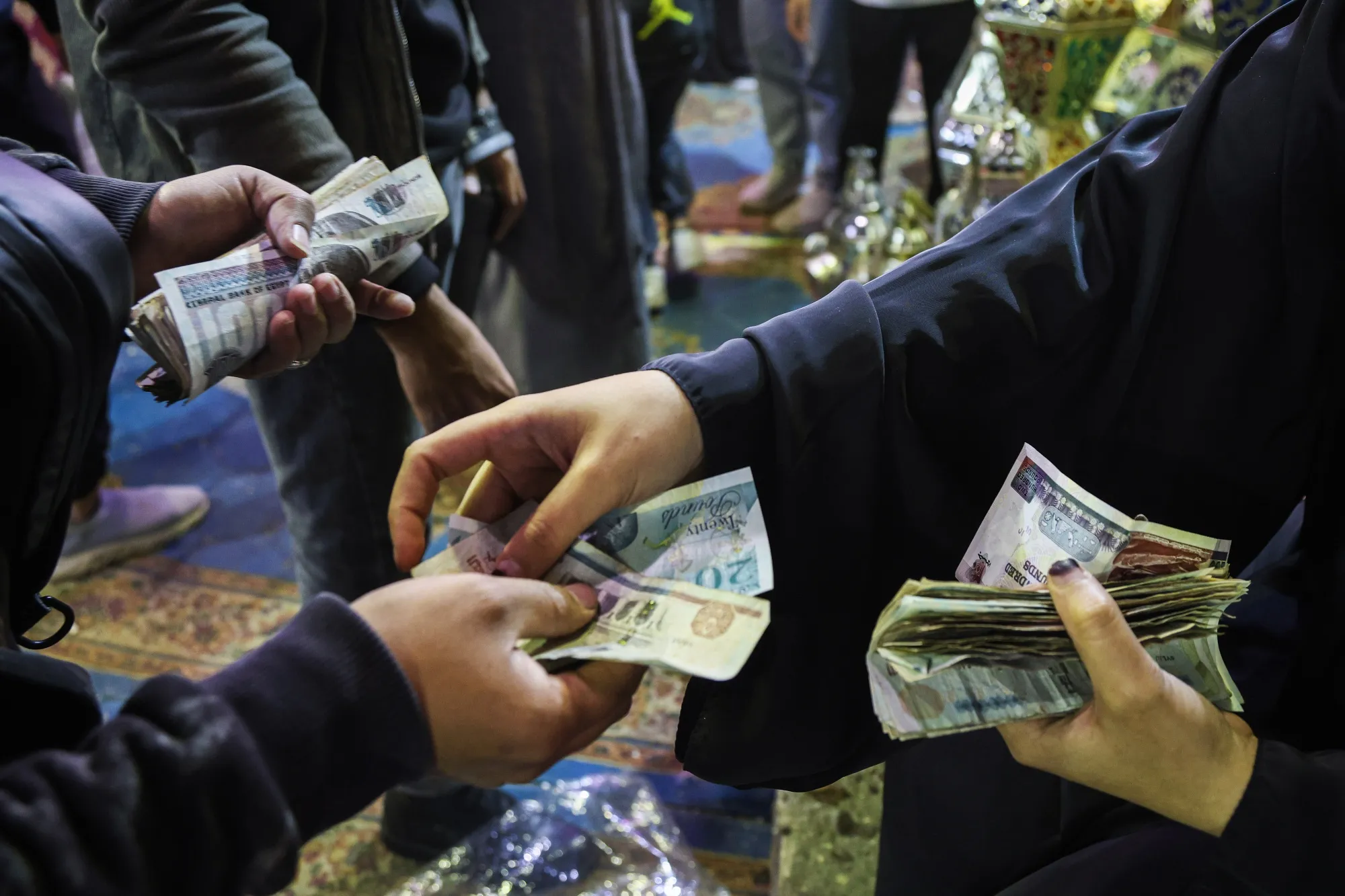 A customer pays for a purchase with Egyptian pound banknotes at a market&nbsp;in Cairo, Egypt.