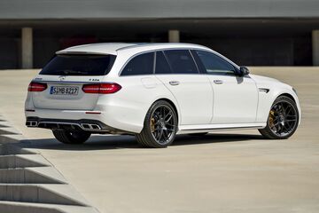 The Mercedes Benz Amg E63 S Wagon Is An Elite Car Bloomberg