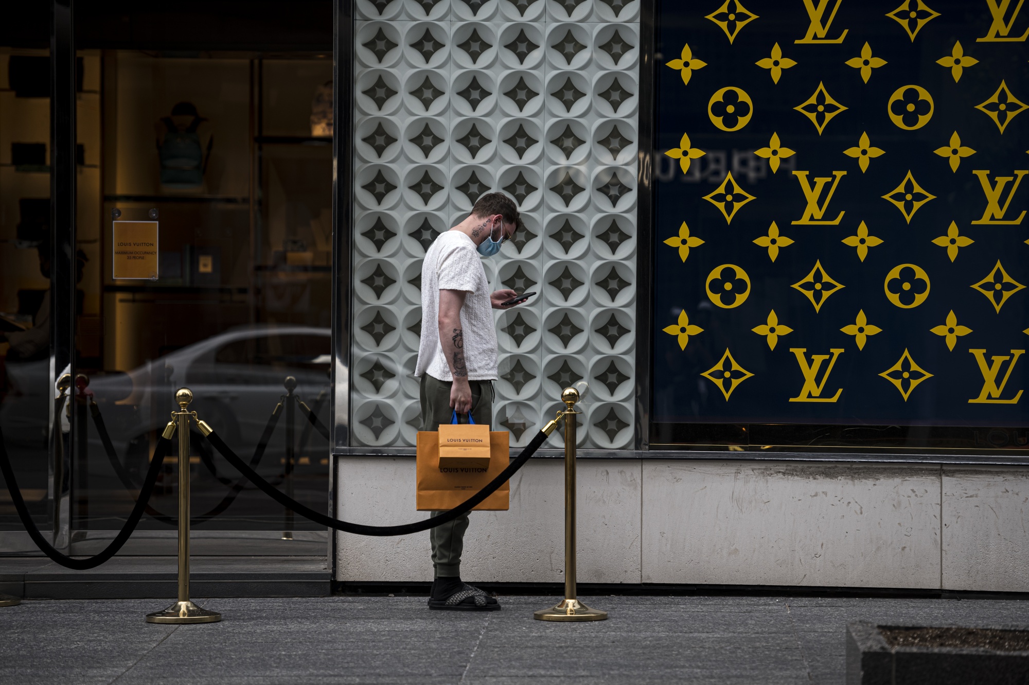 LVMH Sales Soar as Shoppers Splash Out on Handbags; Shares Rise - Bloomberg