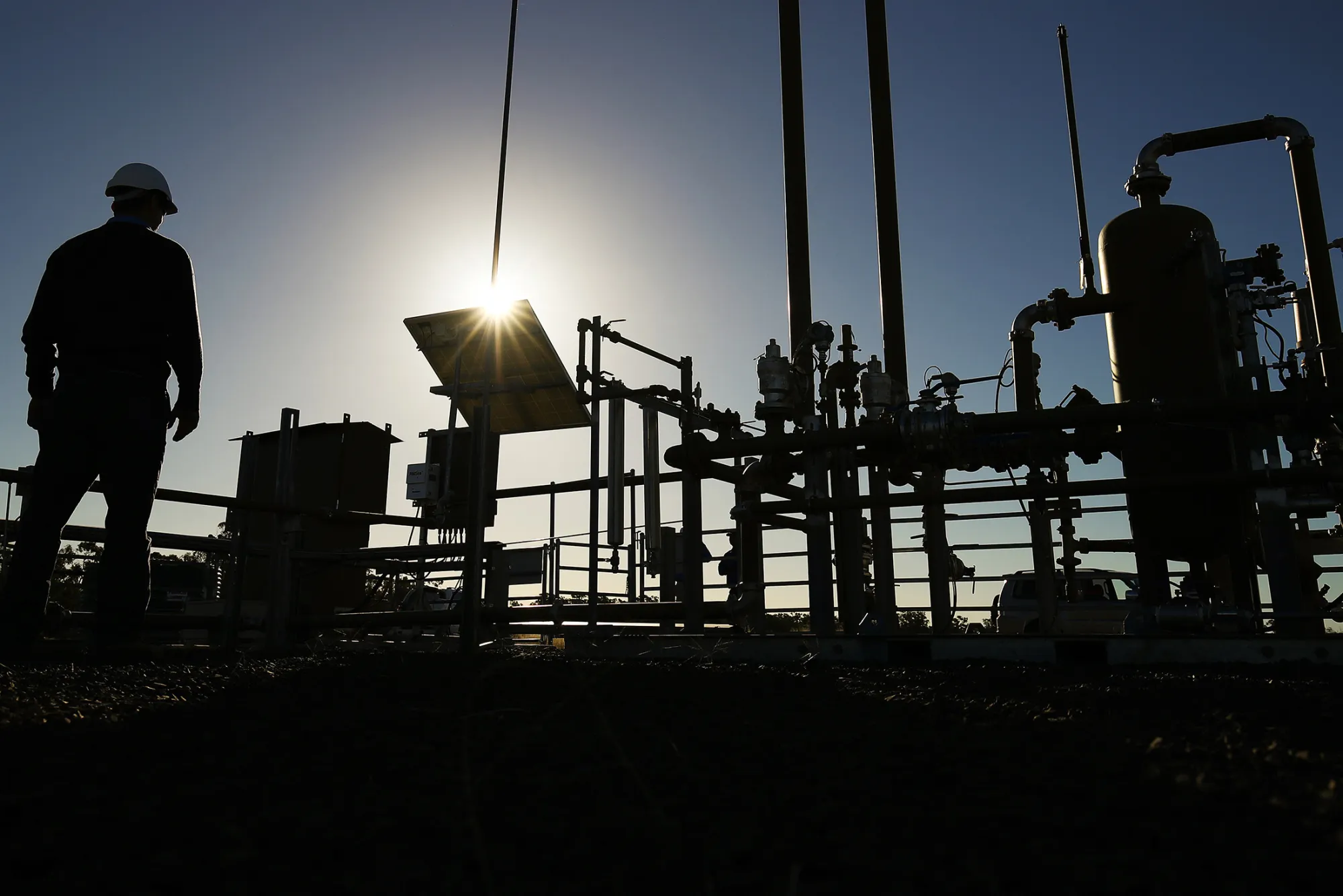 A Santos Ltd. pilot well operates on a farm property in Narrabri, Australia, on Thursday, May 25, 2017. A decade after the shale revolution transformed the U.S. energy landscape, Australia — poised to overtake Qatar as the world’s biggest exporter of liquefied natural gas — is experiencing its own quandary over natural gas.
