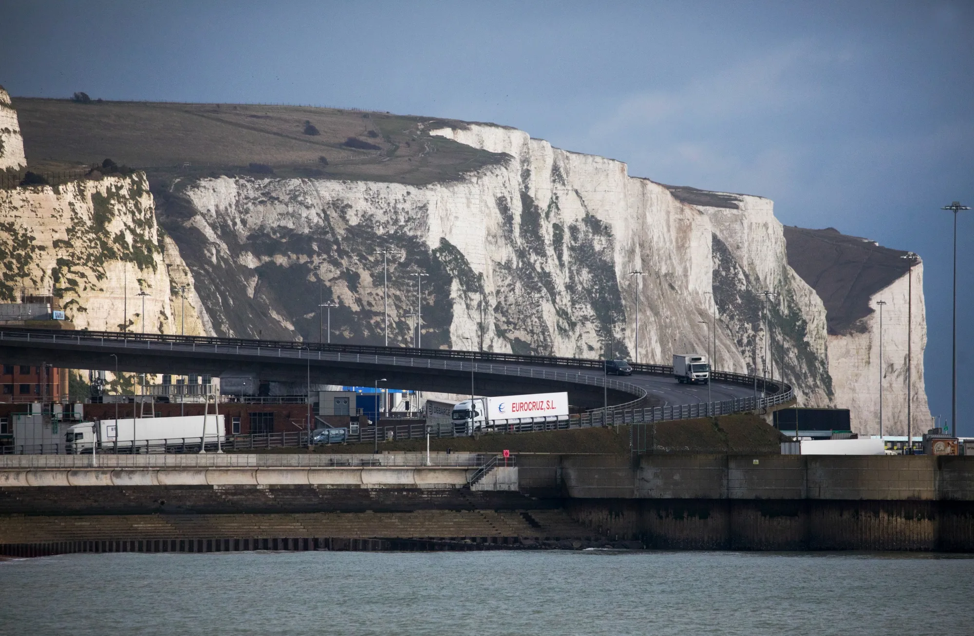 U.K.’s Brexit Border Avoids Early Snarl-Ups as Trucks Stay Away