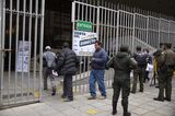 Bolivians Seeking Dollars Form Large Queue Outside Central Bank