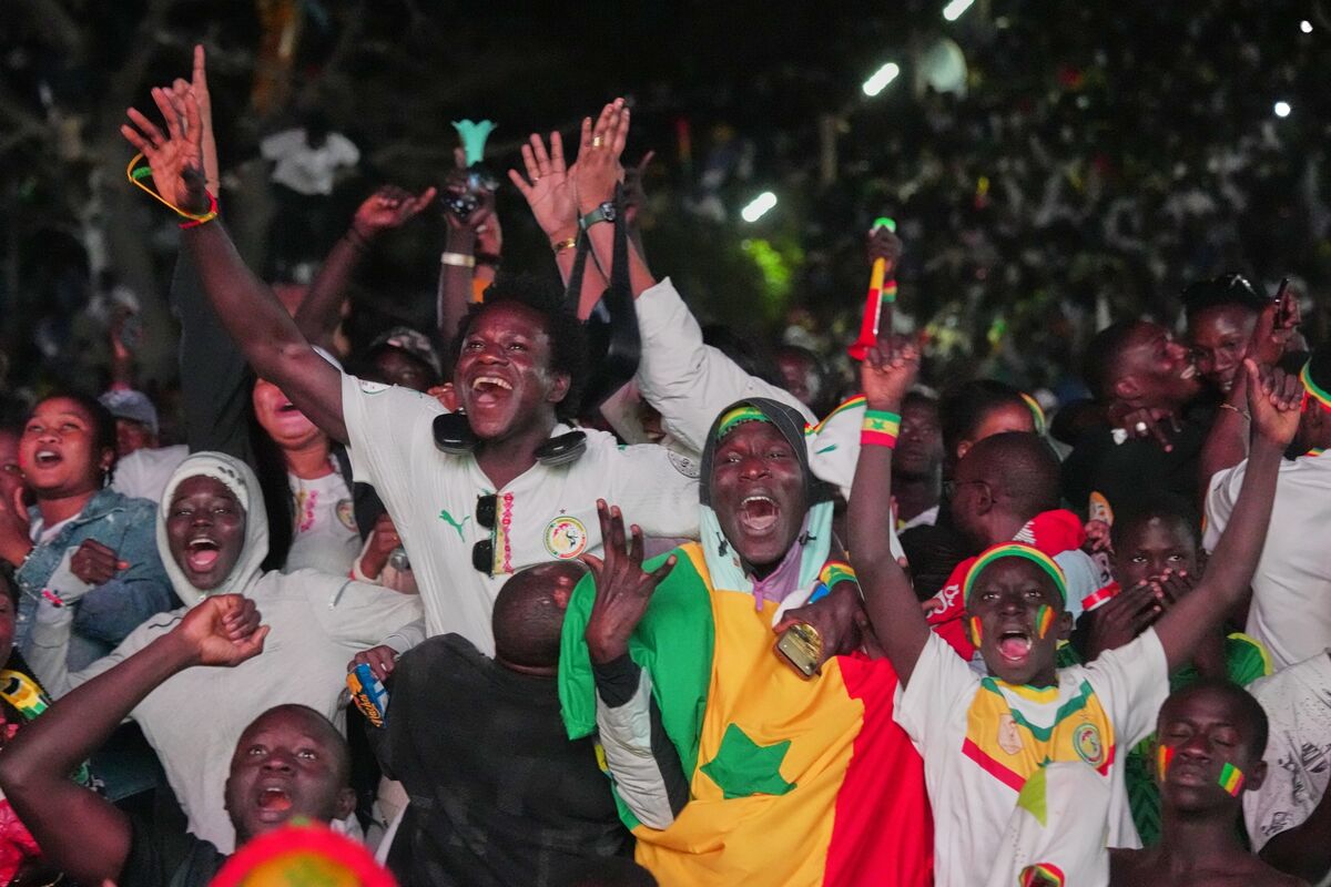 
                            Senegal Celebrates Football Victory While Navigating Debt Talks
