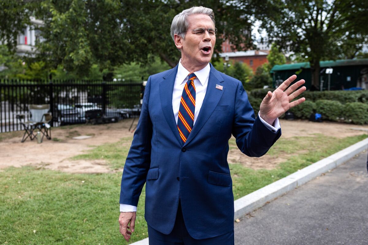 bloomberg.com - Chris Anstey - A 'Bond Vigilant' Bessent Moves to Head Off the Bond Vigilantes