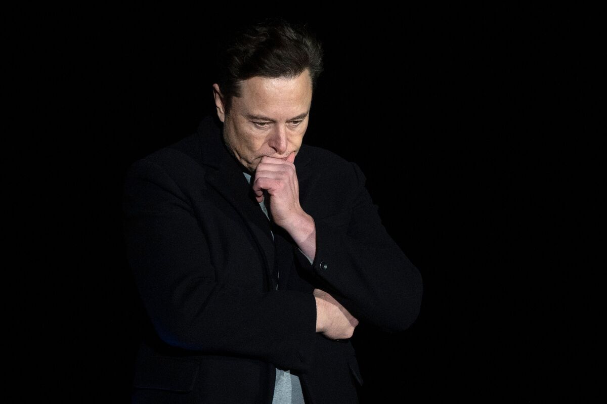 Musk Admitted Tesla Mistake to Crash Victim’s Dad, Lawyer Says