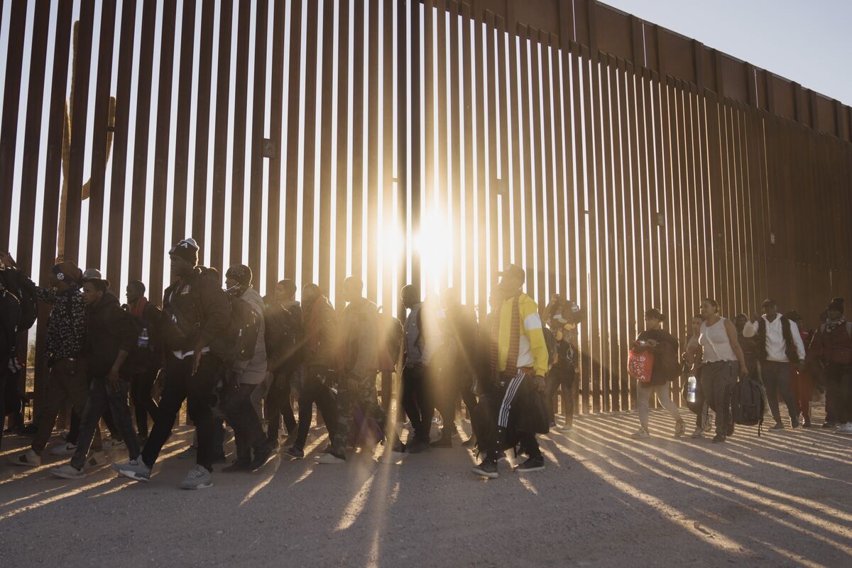 Trump to Strip Legal Status From 532,000 Migrants Living in US
