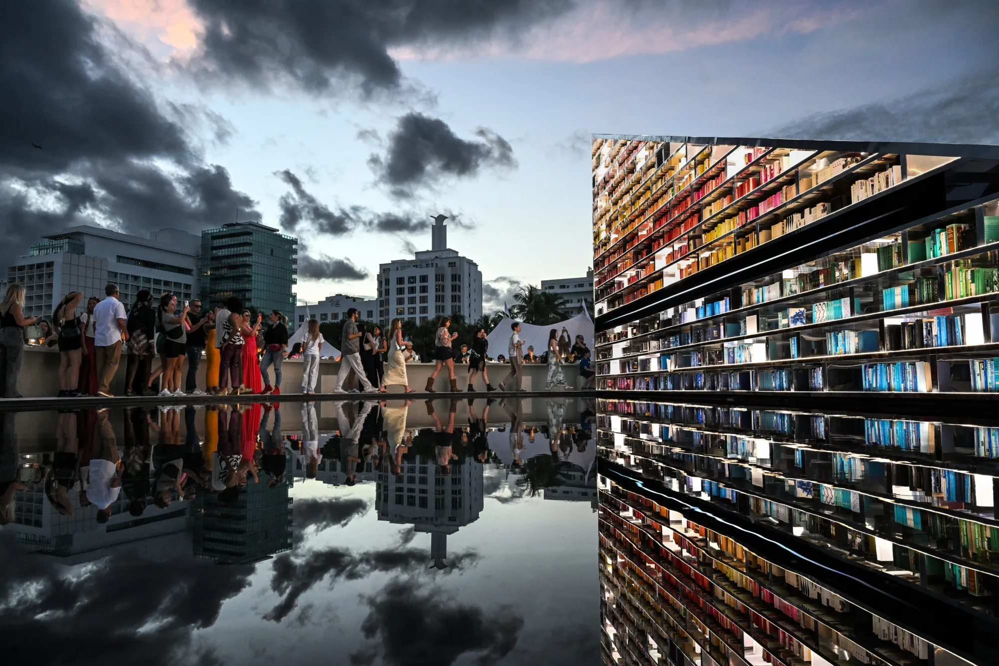 Miami Beach Still Sees Economic Boost From Art Basel - Bloomberg