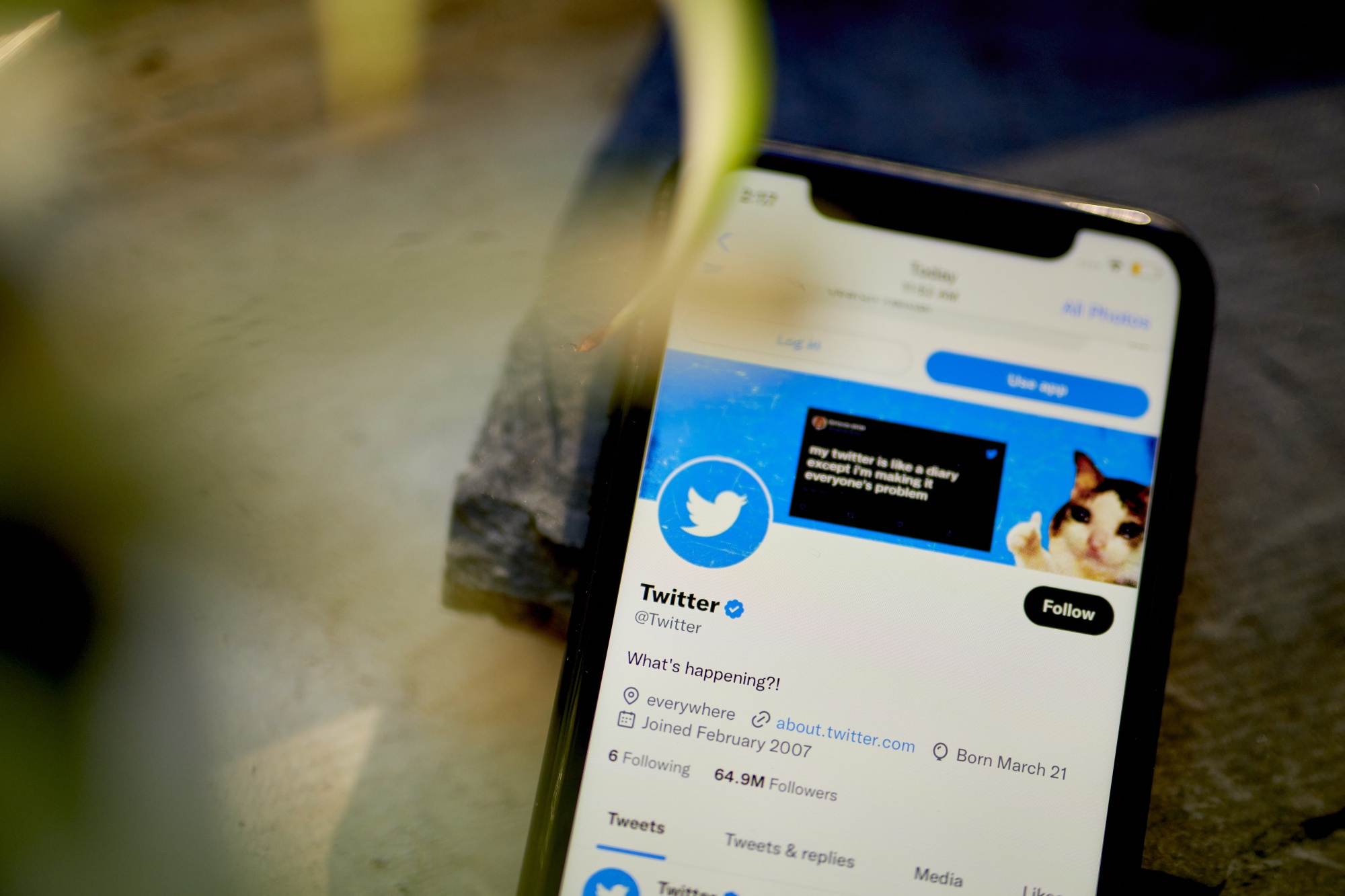 Twitter Relaunches Twitter Blue Monday With Two-Tiered Pricing - Bloomberg