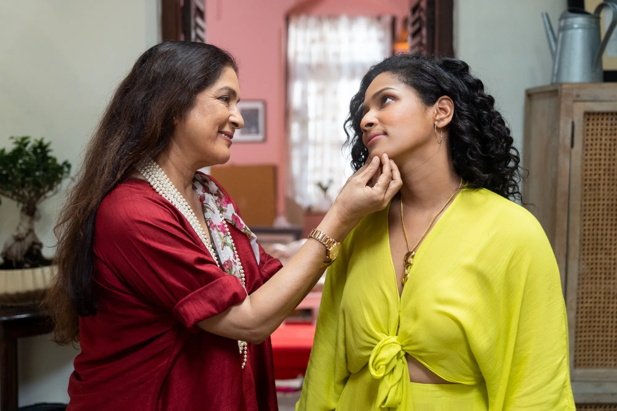 Neena and Masaba Gupta in ‘Masaba Masaba.’
