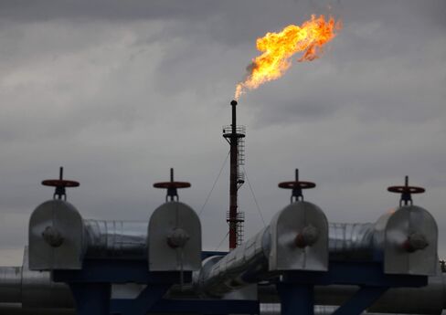 WTI Tumbles More Than $2 on Speculation Hedge Fund Liquidating