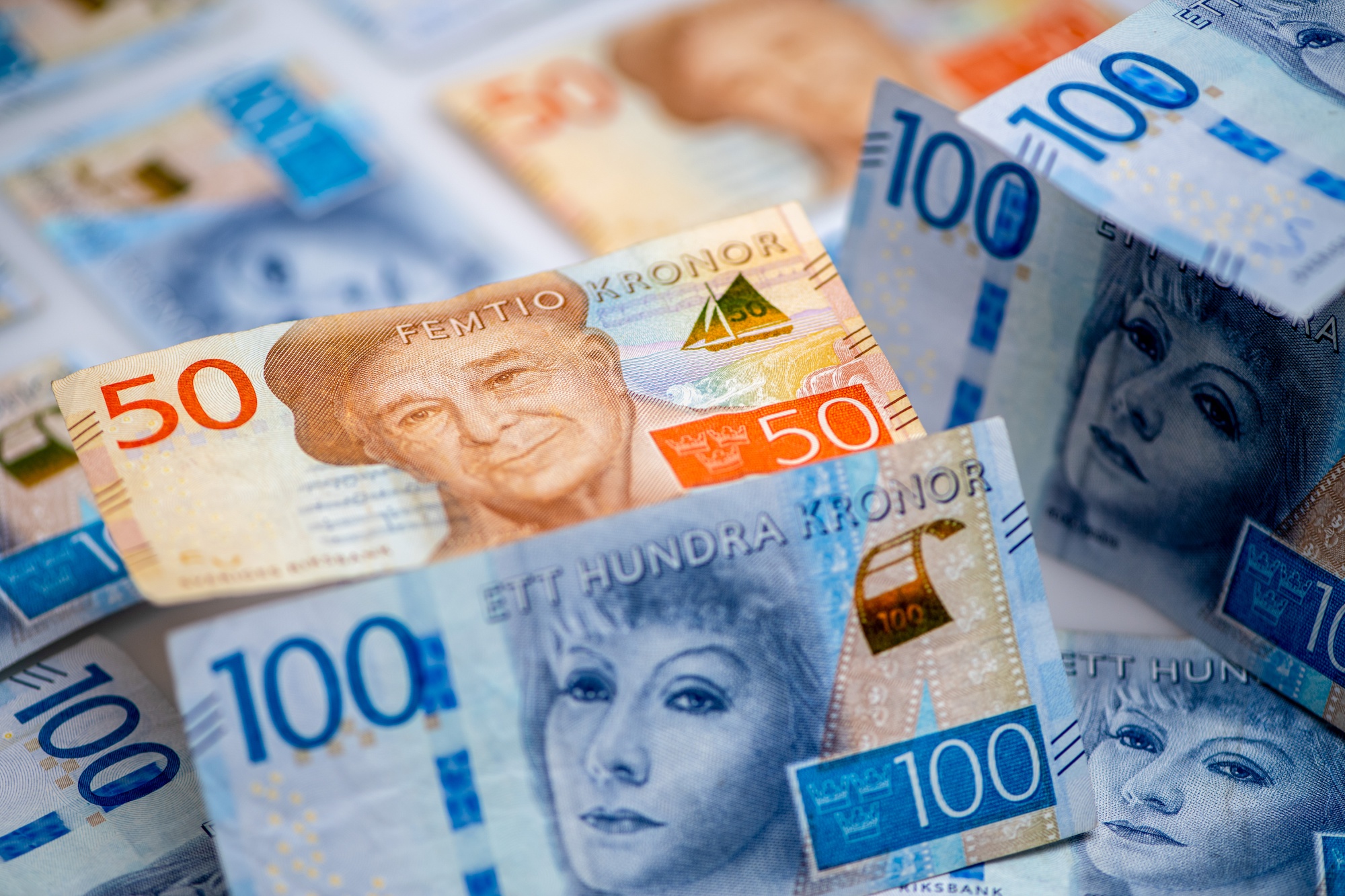 スウェーデン・クローナ、対ユーロで最安値－利上げ停止近いとの見方 - Bloomberg