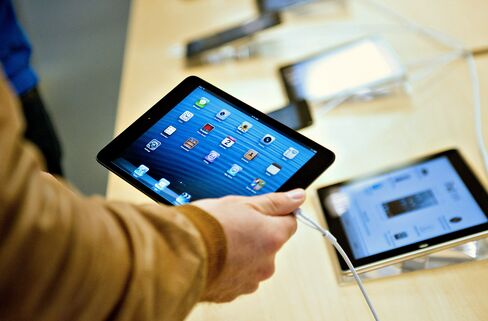 Apple Debuts IPad With More Memory Amid Mounting Competition