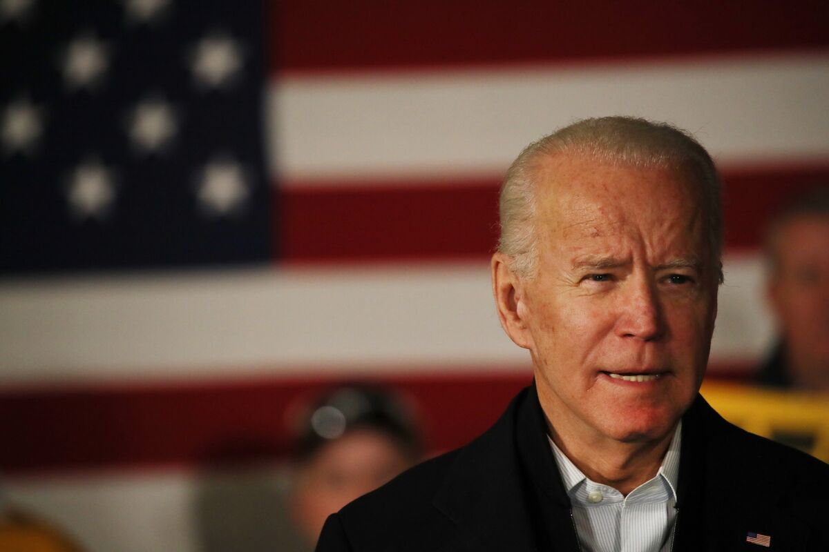 election-2020-after-iowa-joe-biden-is-a-democrat-on-the-ropes-bloomberg