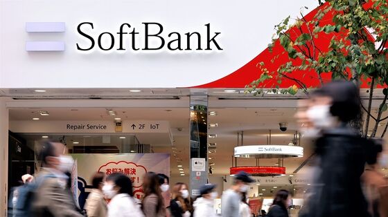 SoftBank COO to Leave After Seeking $1 Billion in Compensation